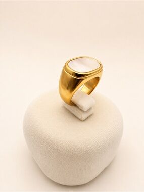 18K Gold PVD Mother of Pearl Signet Ring – Size 6